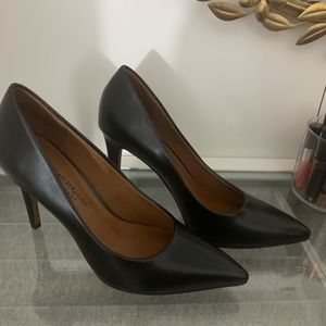 Christian Siriano black pump